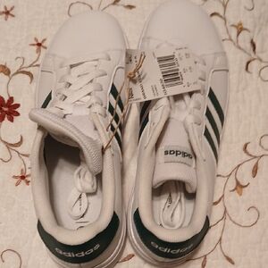 Adidas Kids Sneaker Leather Size 5 Stripes Are Dark Green